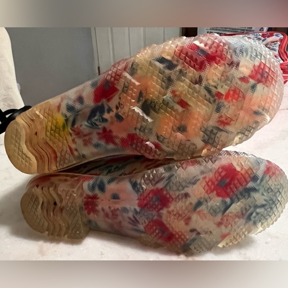 Matilda Jane Girls Size 5 Floral Rain Boots with Matching Packing Bag - Picture 12 of 13